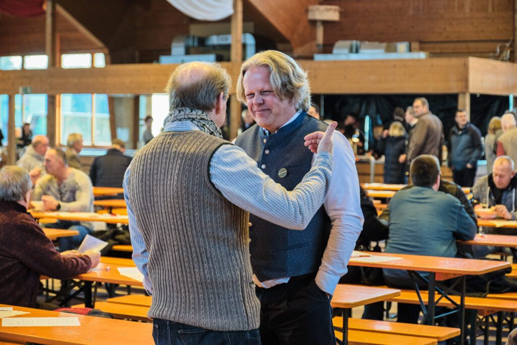 Gruendungsfeier Angerbräu Vilsbiburg Brauerei, Gespräch, Bild: David Schreck