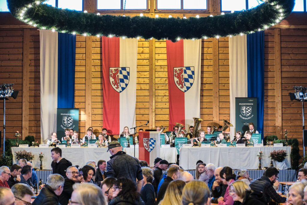 Gruendungsfest Brauerei Angerbräu Vilsbiburg Podium. Bild: David Schreck